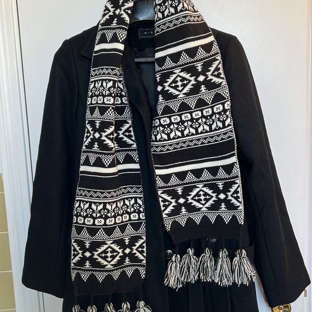 NWT Fair Isle Black and White 100% Acrylic Knit Reversible Scarf